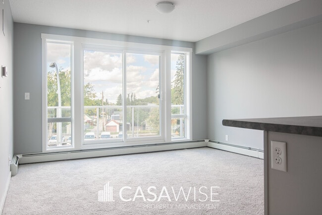 Photo du bâtiment - 9113-111 111 Ave NW