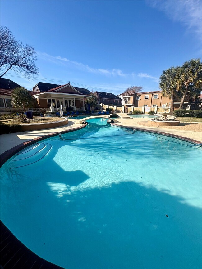 Foto del edificio - 2744 Briarhurst Dr