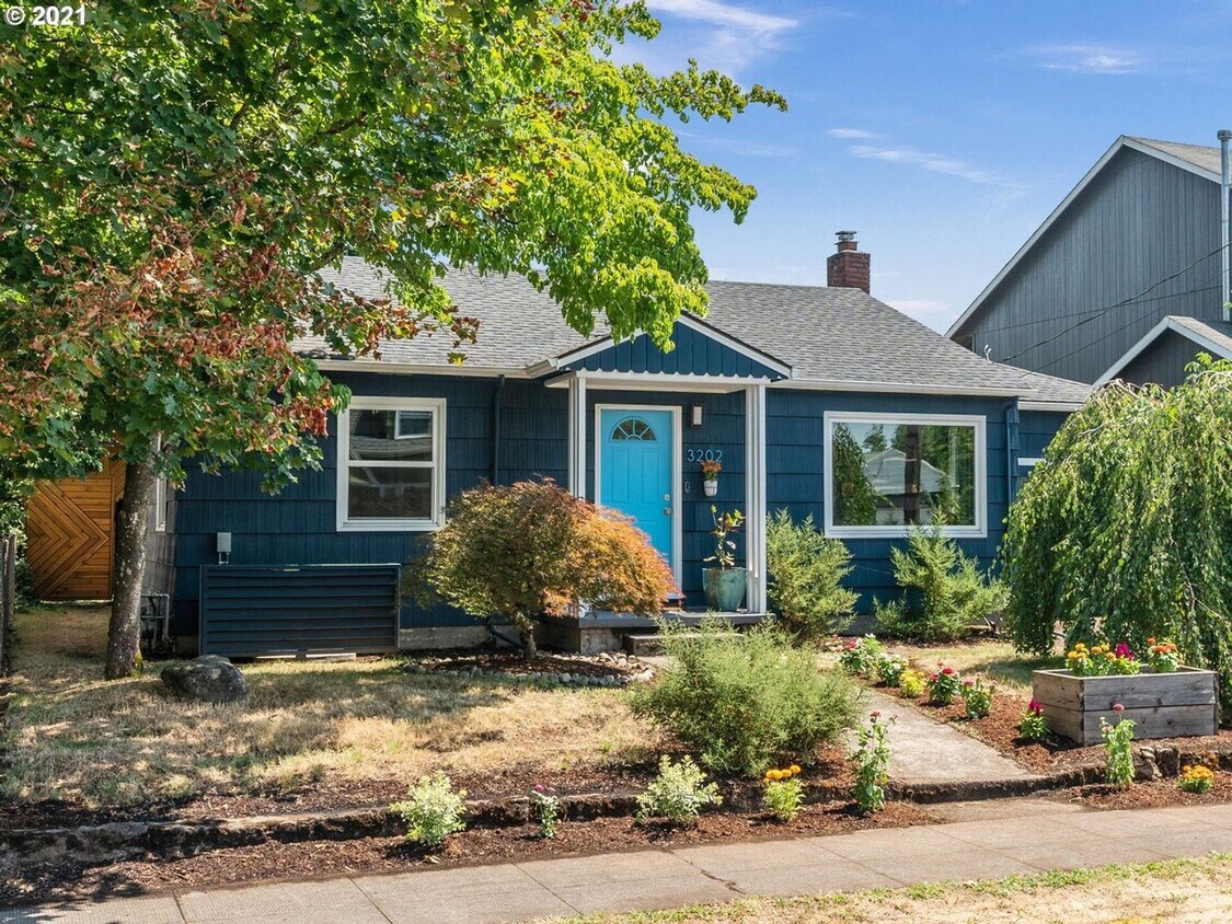 Foto principal - Charming 1950s Bungalow w/Detached Studio,...