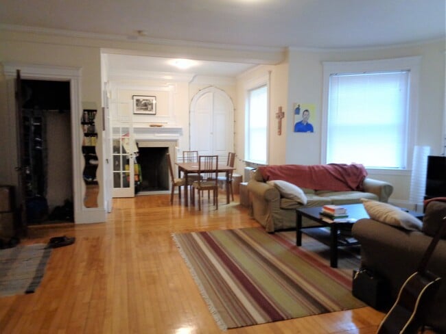Building Photo - 1120 Beacon St