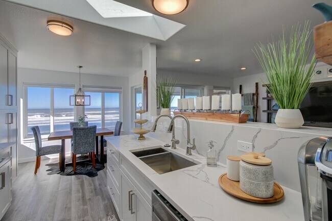 Building Photo - 1443 Ocean Shores Blvd SW