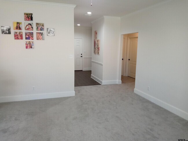 Building Photo - 815 E Grande Blvd