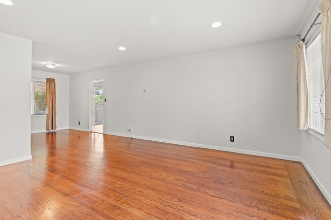Building Photo - 26539 Flamingo Ave