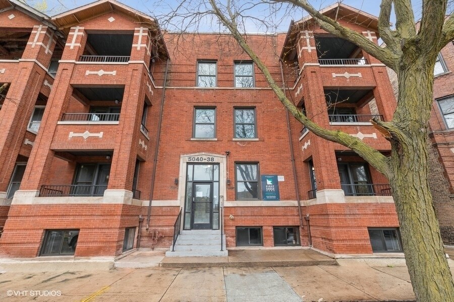 Foto principal - 5038 S St Lawrence Ave