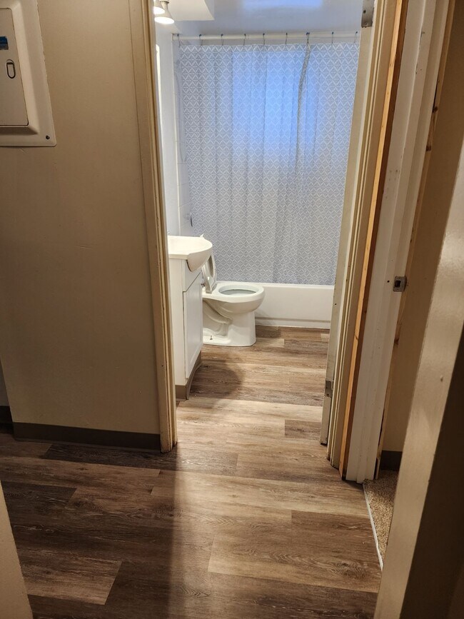 Baño - 1024 E 12th Ave