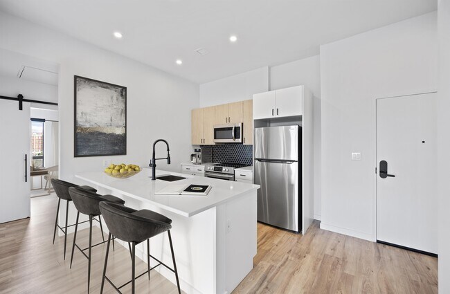 Building Photo - 75 Baldwin St