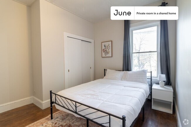 Building Photo - Private bedroom in 3 bed/1 bath Home
