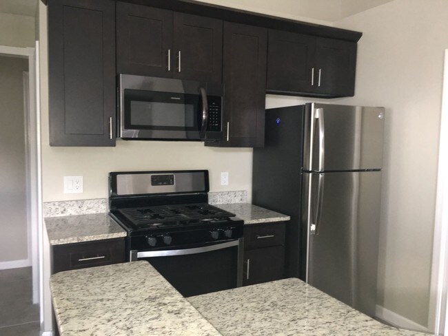 Building Photo - 3054 Pineda Dr