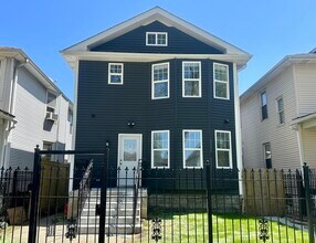 Building Photo - 2233 N Lawler Ave