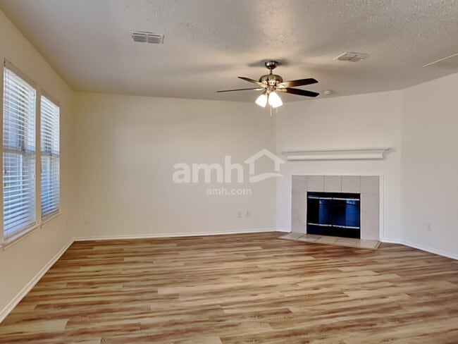 Foto del edificio - 7417 Marsland Ln