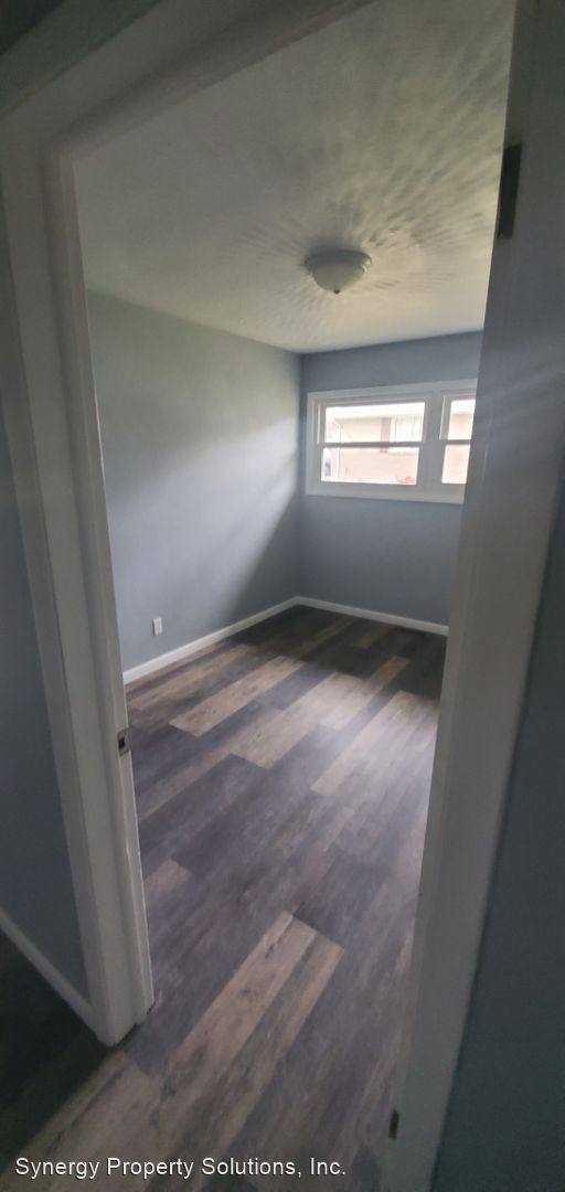 Building Photo - 3 br, 1 bath House - Lor-Kay Dr 1641
