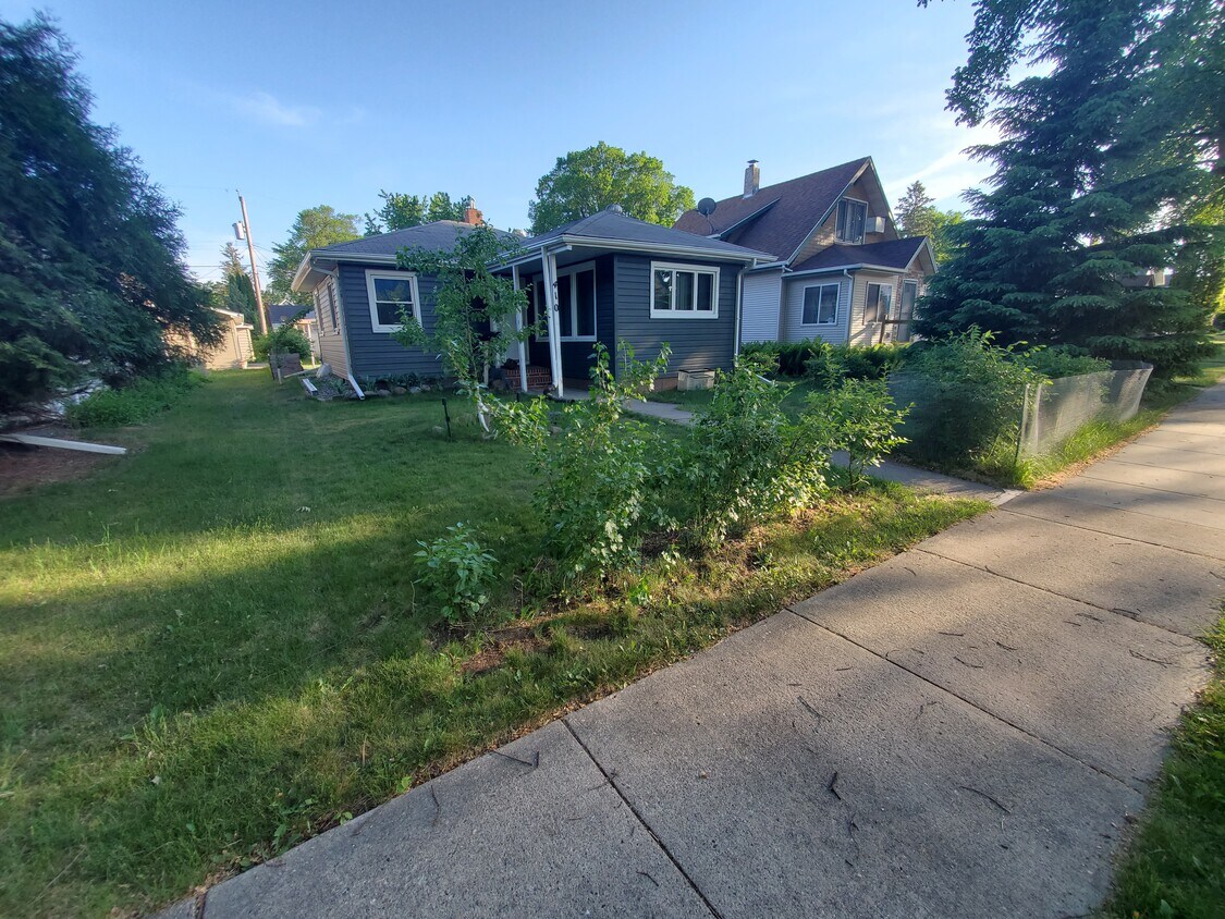 Primary Photo - 410 14th Ave S