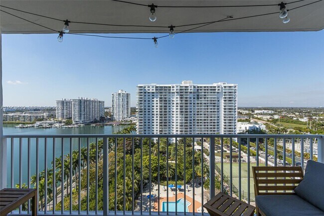 Foto del edificio - 2851 NE 183rd St