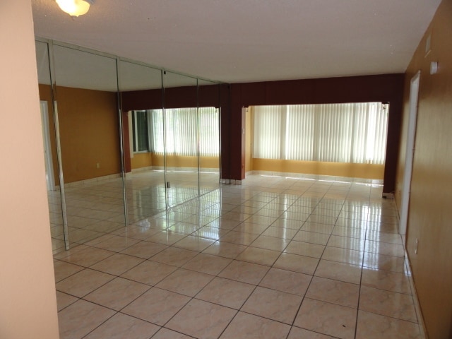 Building Photo - 120 Royal Palm Rd
