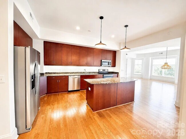 Foto del edificio - 4625 Piedmont Row Dr