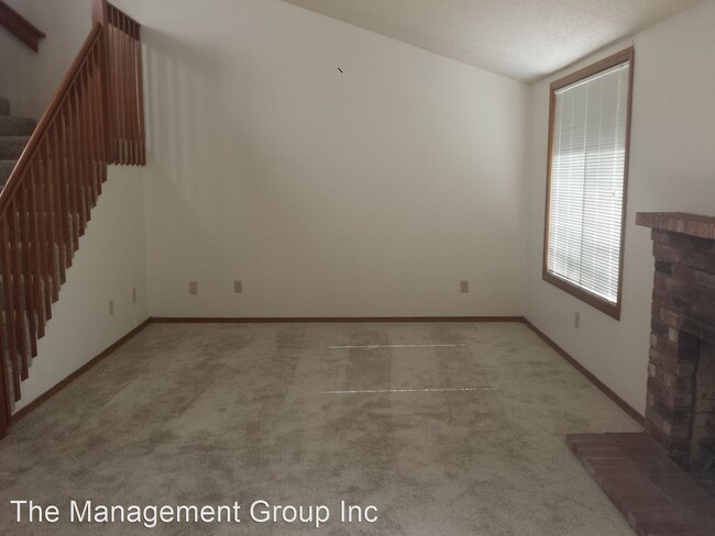 Building Photo - 8709 NE Mason Dr