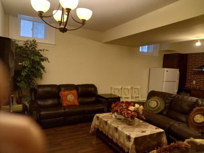 Building Photo - 207 Canyon Hill Av