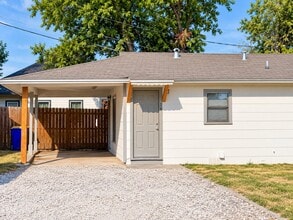 Building Photo - 300 Delmar Ct