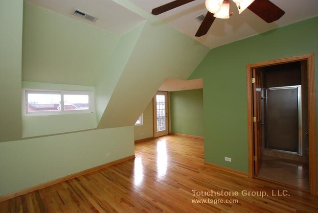 Building Photo - 2712 W Warren Blvd