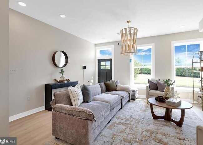 Living area - 1032 W Franklin St