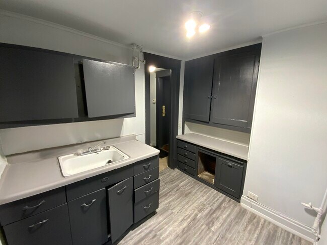 Building Photo - 505.5 Collett-