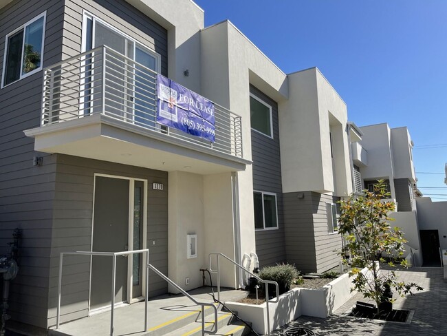 Building Photo - State of the Art, 2 bed 2.5 bath Luxury Condo in Ventura!
