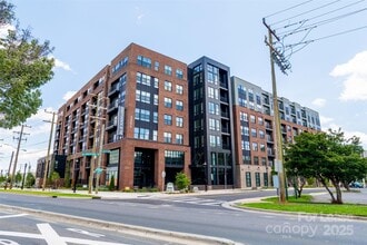 Building Photo - 3305 South Blvd