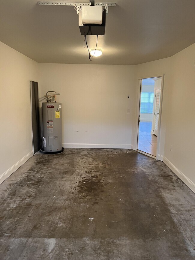 Building Photo - 502 Wingspan Way