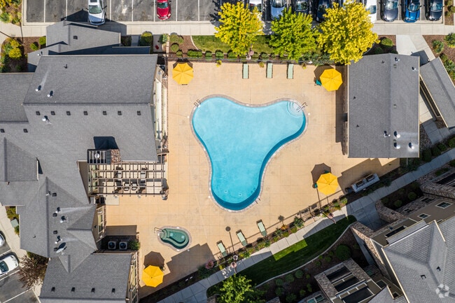 Building Photo - San Tropez Apartments & Townhomes