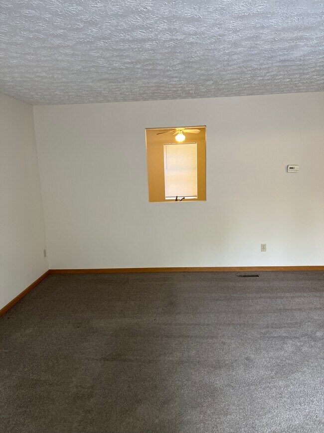 Building Photo - 574 Perry St