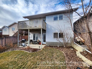 Building Photo - 35 Blackfoot Rd W