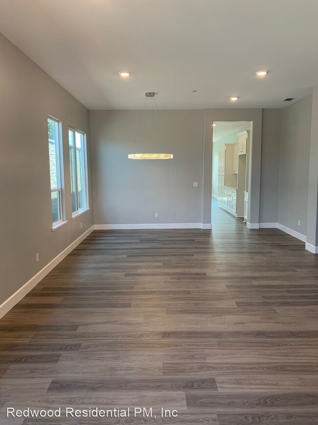 Building Photo - 4 br, 3 bath House - 6 Chelsea Drive