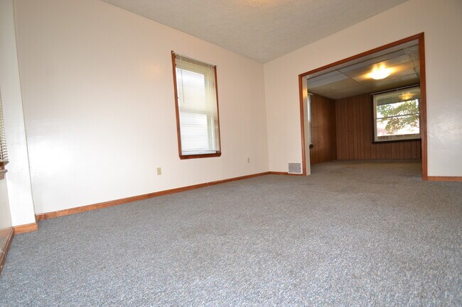 Building Photo - 369 Sherman St