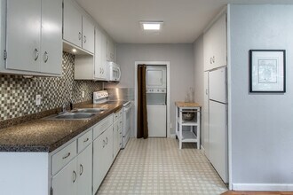 Building Photo - 2401 Birch Ln