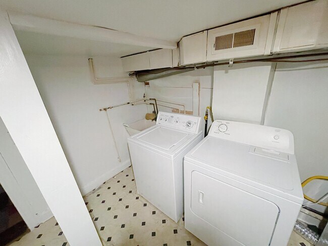 Building Photo - 524 N Potomac St