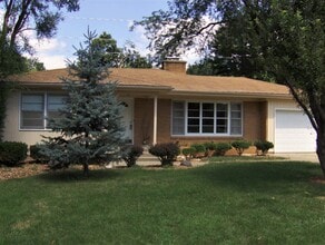 Building Photo - 706 Breen Dr