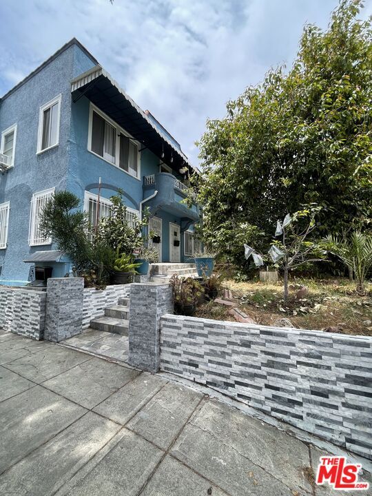 Foto del edificio - 737 N Harvard Blvd