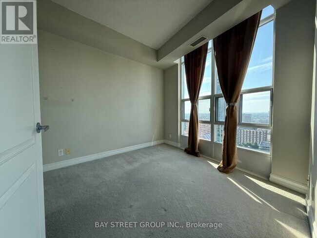 Building Photo - 1-2511 Elm Dr W