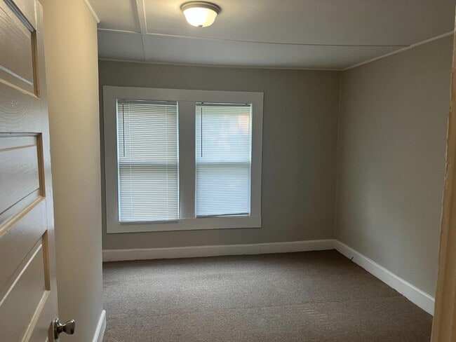 Foto del edificio - 910 Richardson Ave