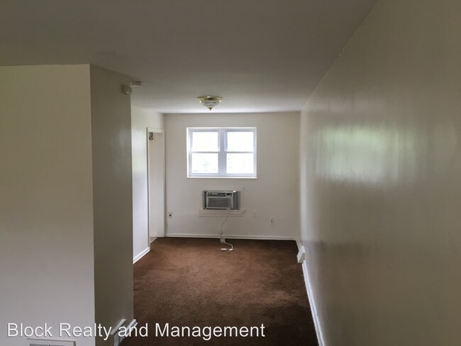 Building Photo - 3 br, 1 bath House - 818 Delview Dr