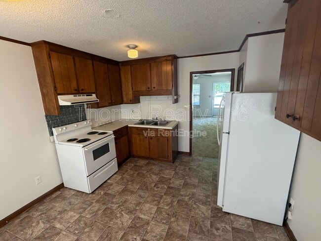 Building Photo - 2206 Candlewood Dr SW
