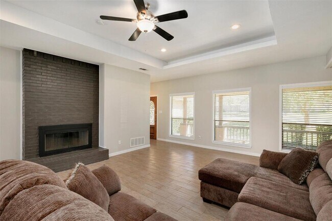 Building Photo - 425 Rustic Ridge Dr