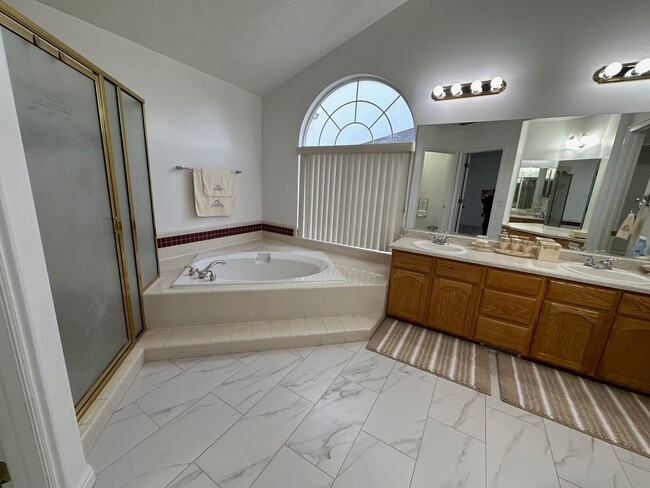 Building Photo - 2824 Ivory Way S