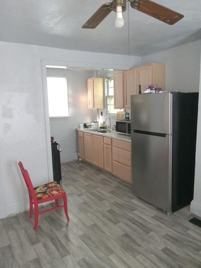 Foto del edificio - 809 Bradshaw Ave