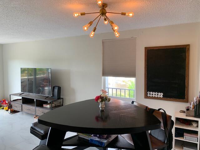 Foto del edificio - 6902 N Kendall Dr