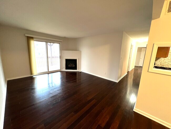 Foto del edificio - 1875 Tall Oaks Dr