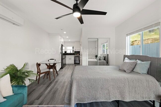 Building Photo - 1710 Hanford Dr