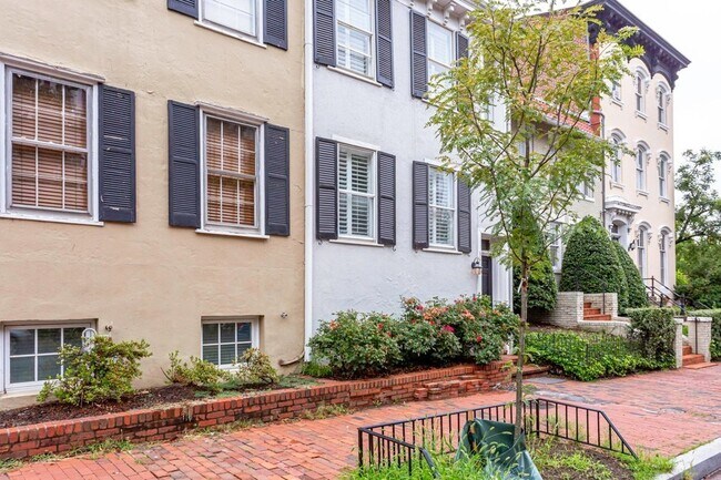 Foto del edificio - Gorgeous Georgetown Home w/ Garage Parking!