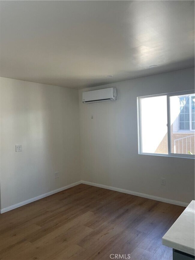 Foto del edificio - 869 W 4th St