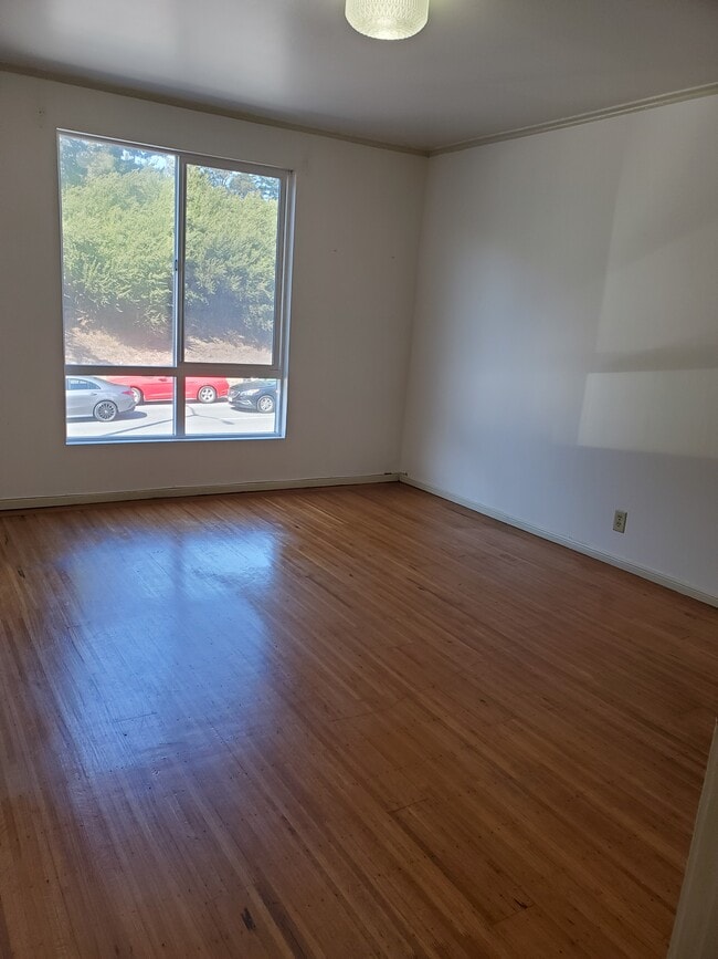 Bedroom #1 - 1527 Lincoln Way